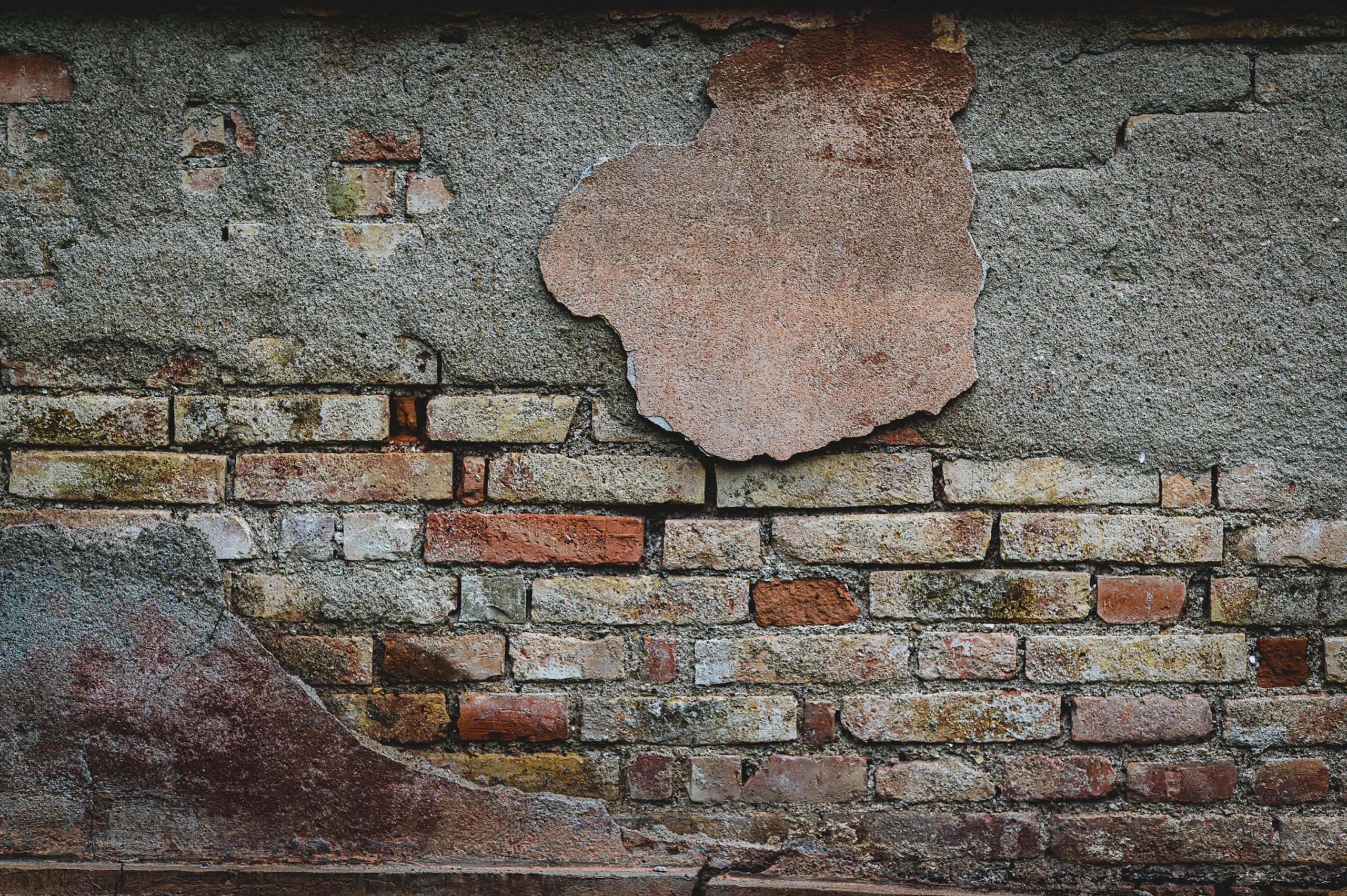 Mur brique ancien plâtre écaillé texturé